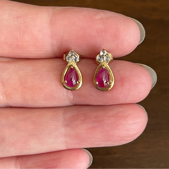 Elegant 14KT yellow gold natural ruby & white topaz Earrings